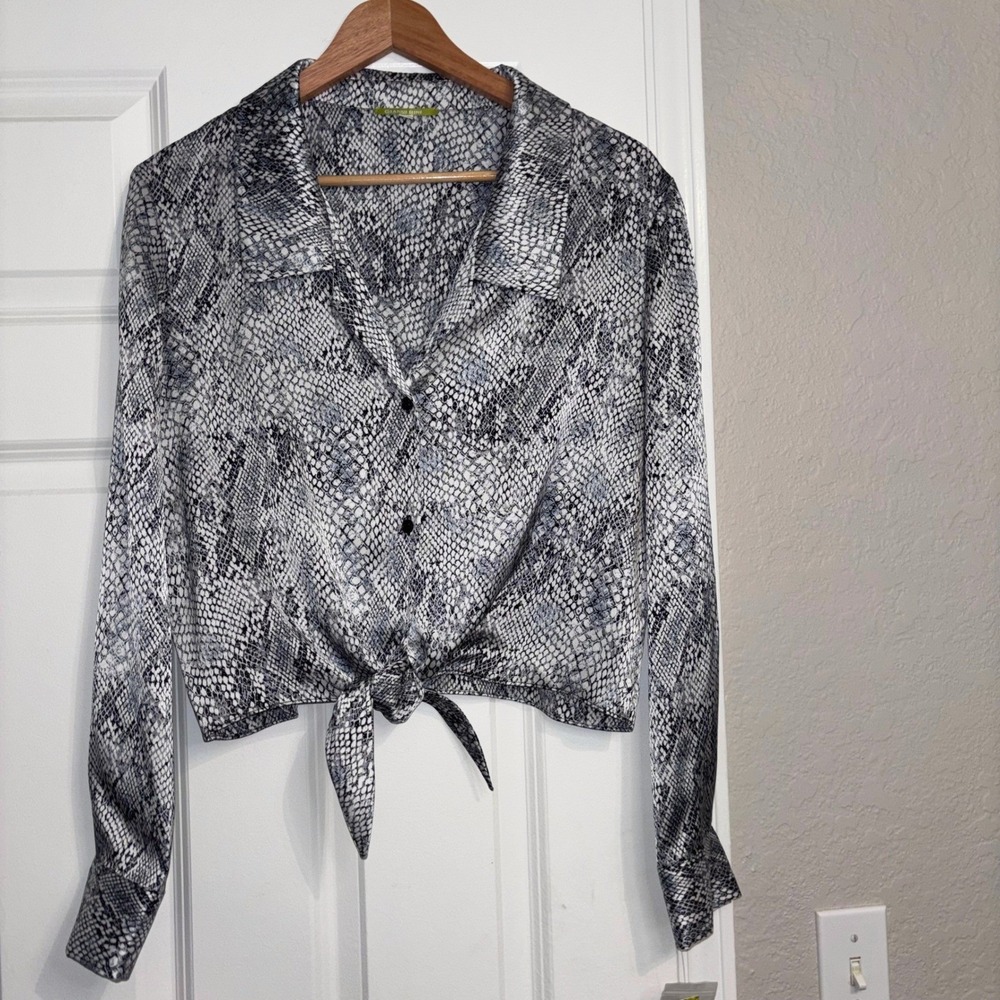 NWT Y2K Statement Gianni Bini Silky Snakeskin Print Blouse Self-Tie Hem ($89)